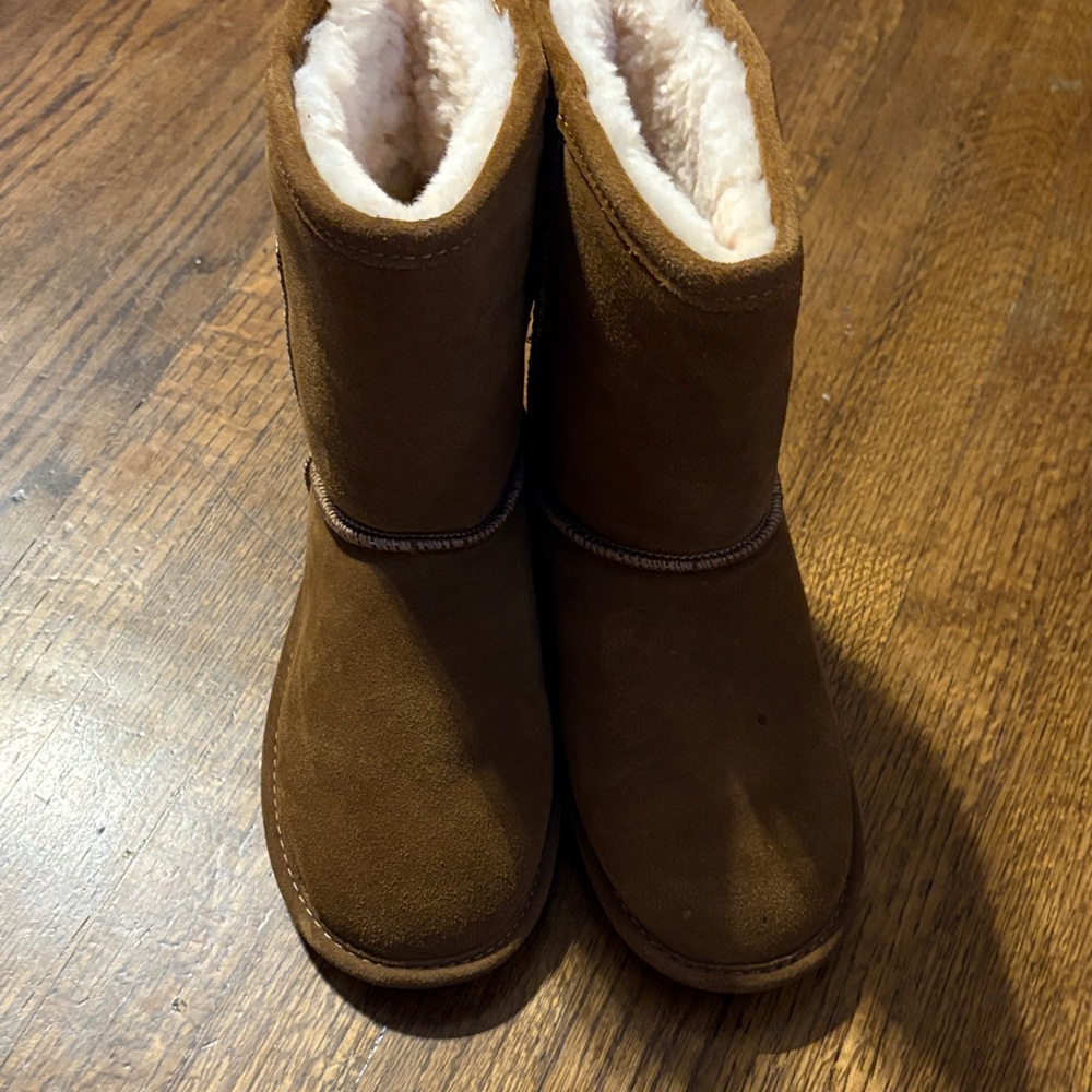 BearPaw Cream Shearling Lined Footwear